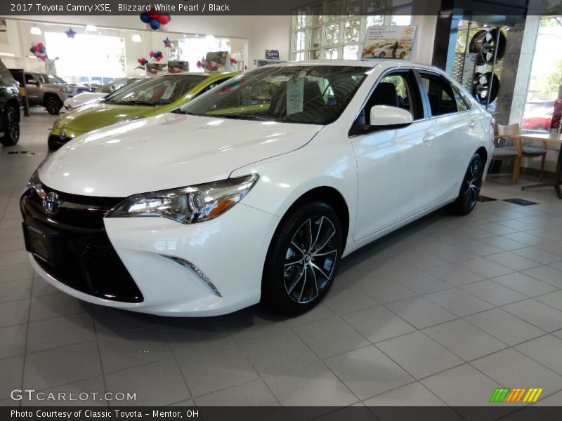 Blizzard White Pearl / Black 2017 Toyota Camry XSE