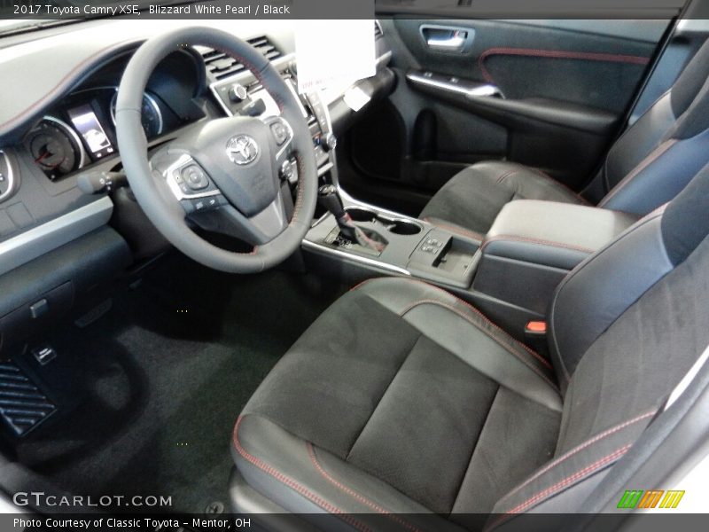 Blizzard White Pearl / Black 2017 Toyota Camry XSE