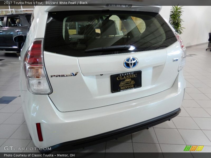 Blizzard White Pearl / Black 2017 Toyota Prius v Four