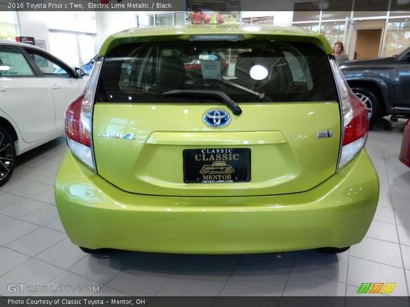 Electric Lime Metallic / Black 2016 Toyota Prius c Two