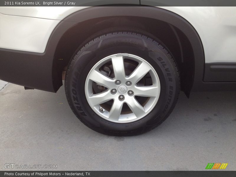 Bright Silver / Gray 2011 Kia Sorento LX