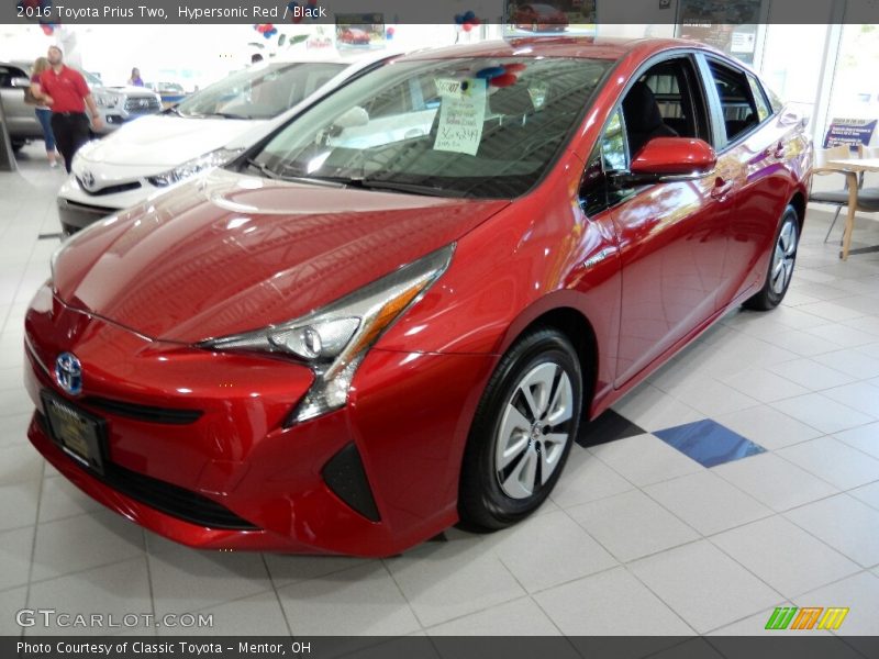 Front 3/4 View of 2016 Prius Two