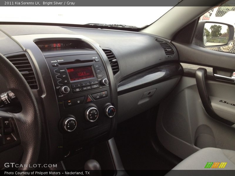 Bright Silver / Gray 2011 Kia Sorento LX