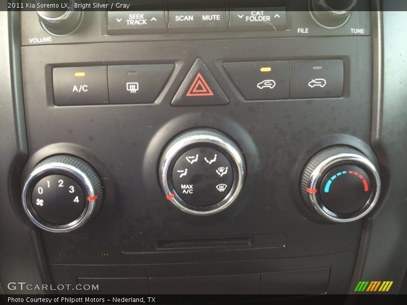 Bright Silver / Gray 2011 Kia Sorento LX