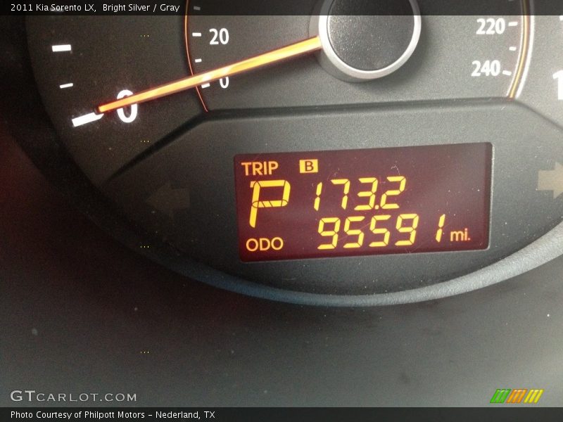 Bright Silver / Gray 2011 Kia Sorento LX