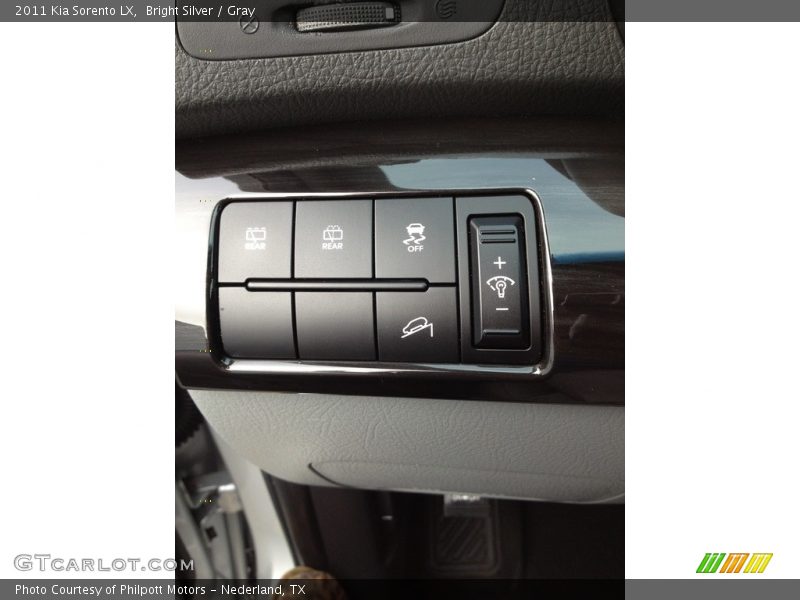 Bright Silver / Gray 2011 Kia Sorento LX