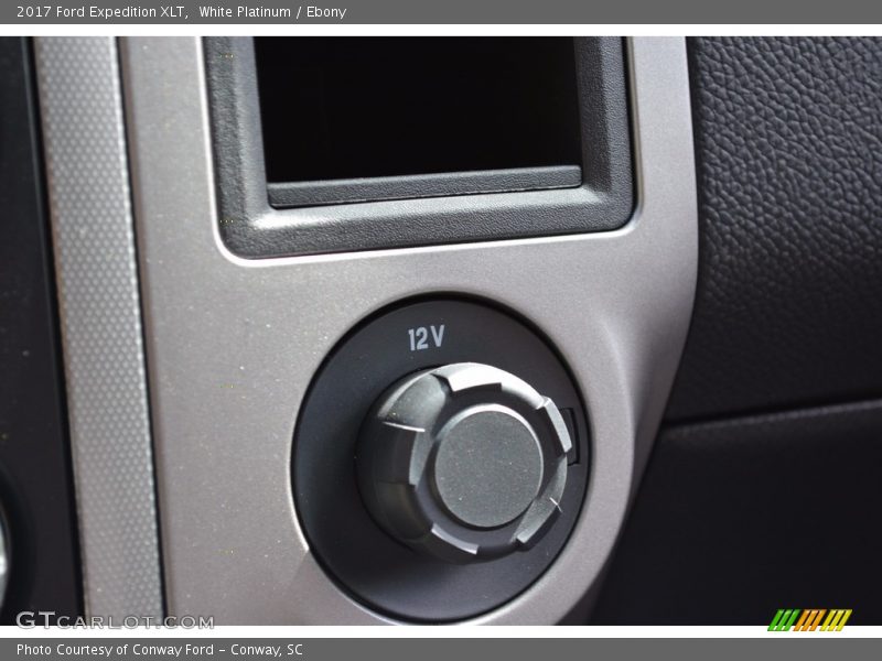 White Platinum / Ebony 2017 Ford Expedition XLT