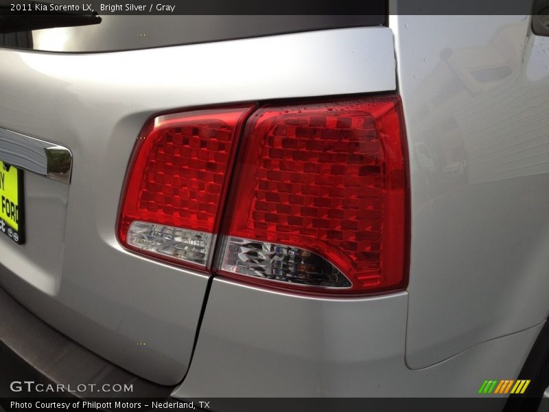 Bright Silver / Gray 2011 Kia Sorento LX