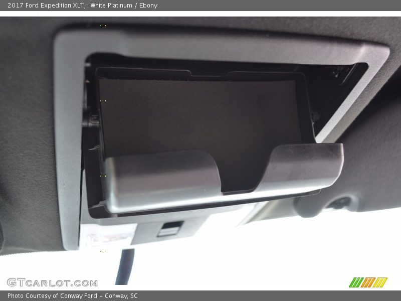 White Platinum / Ebony 2017 Ford Expedition XLT
