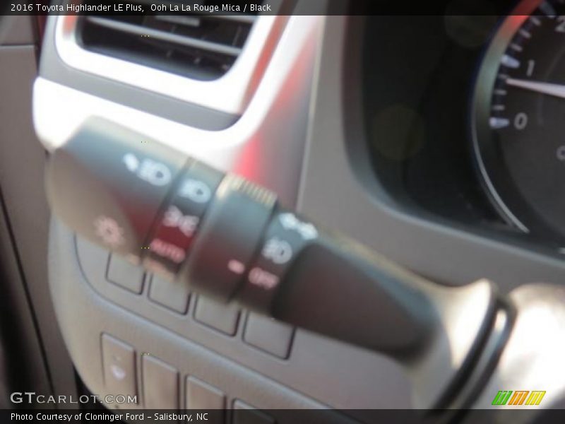 Ooh La La Rouge Mica / Black 2016 Toyota Highlander LE Plus