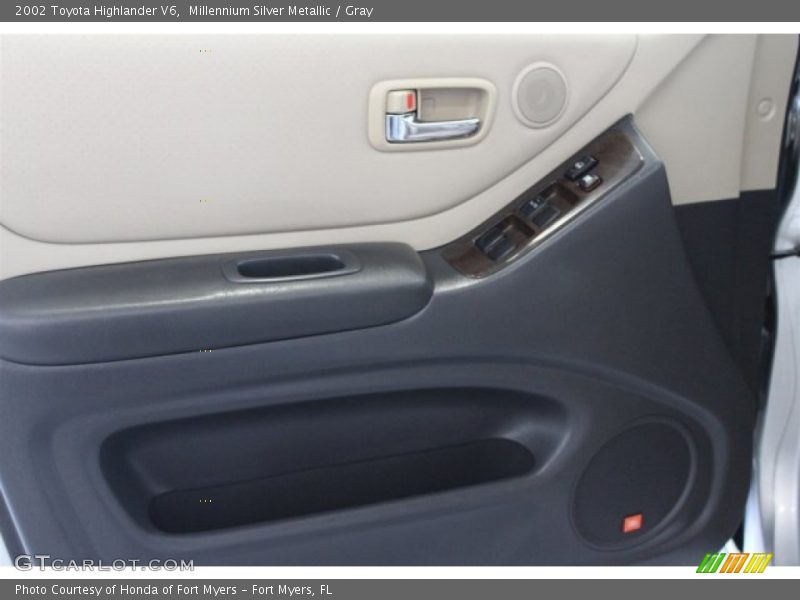 Millennium Silver Metallic / Gray 2002 Toyota Highlander V6