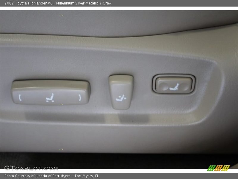 Millennium Silver Metallic / Gray 2002 Toyota Highlander V6