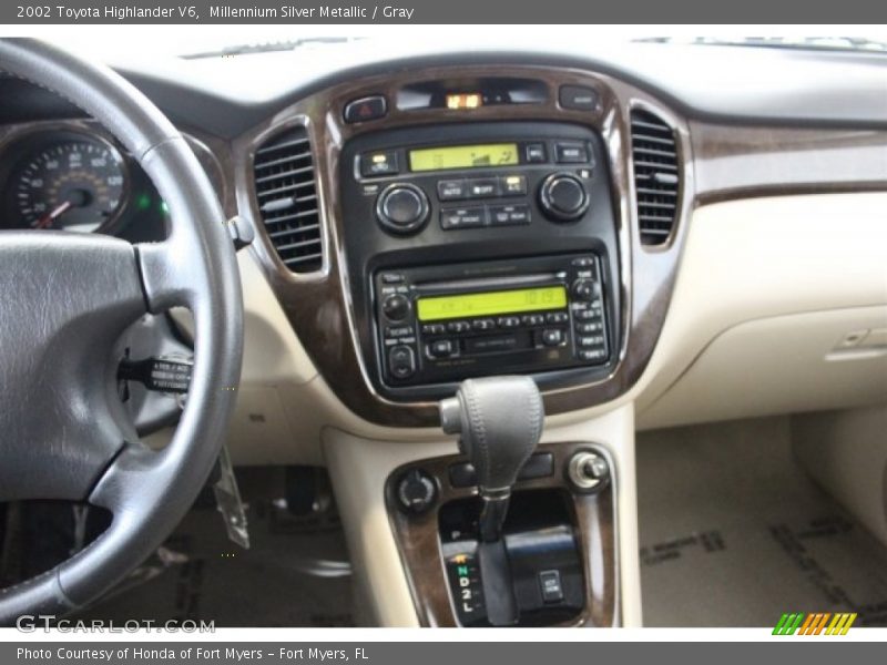 Millennium Silver Metallic / Gray 2002 Toyota Highlander V6