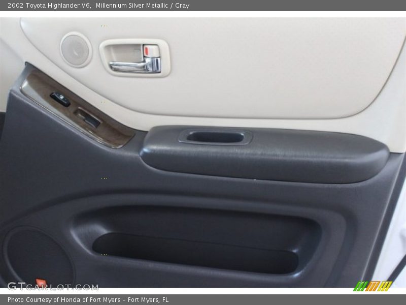 Millennium Silver Metallic / Gray 2002 Toyota Highlander V6