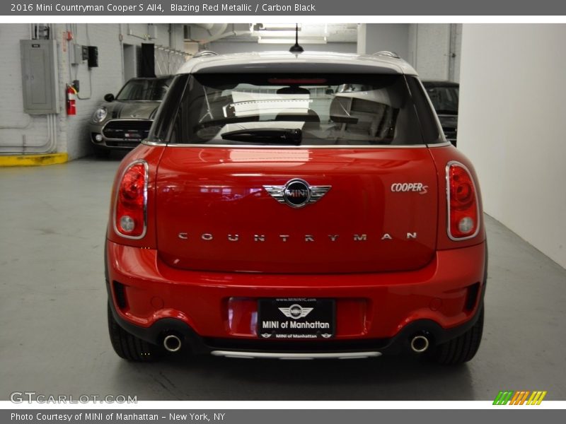 Blazing Red Metallic / Carbon Black 2016 Mini Countryman Cooper S All4