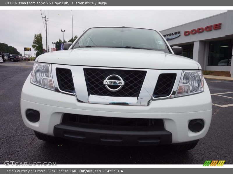 Glacier White / Beige 2013 Nissan Frontier SV V6 Crew Cab
