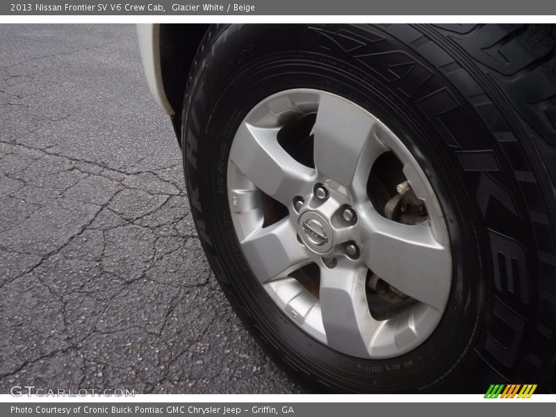 Glacier White / Beige 2013 Nissan Frontier SV V6 Crew Cab