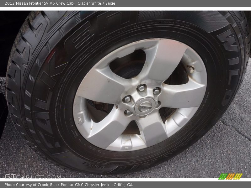 Glacier White / Beige 2013 Nissan Frontier SV V6 Crew Cab