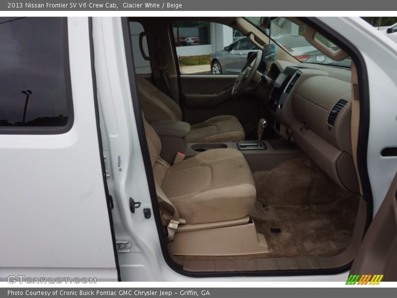 Glacier White / Beige 2013 Nissan Frontier SV V6 Crew Cab