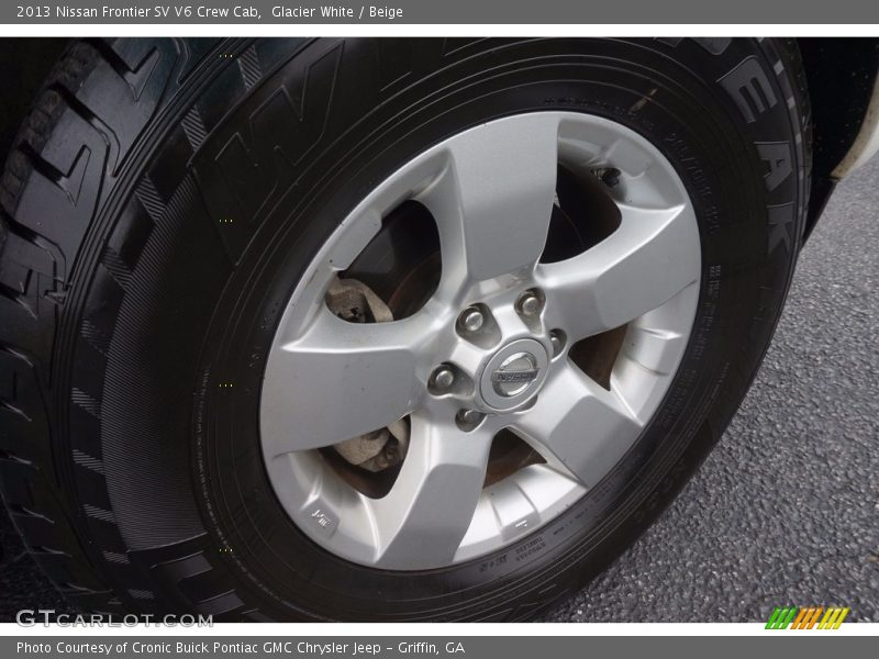 Glacier White / Beige 2013 Nissan Frontier SV V6 Crew Cab