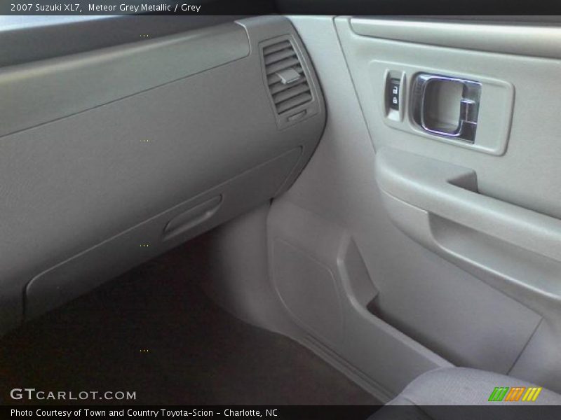 Meteor Grey Metallic / Grey 2007 Suzuki XL7