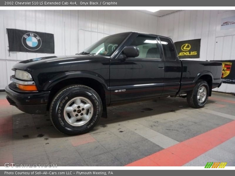 Onyx Black / Graphite 2002 Chevrolet S10 LS Extended Cab 4x4