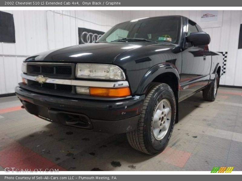 Onyx Black / Graphite 2002 Chevrolet S10 LS Extended Cab 4x4