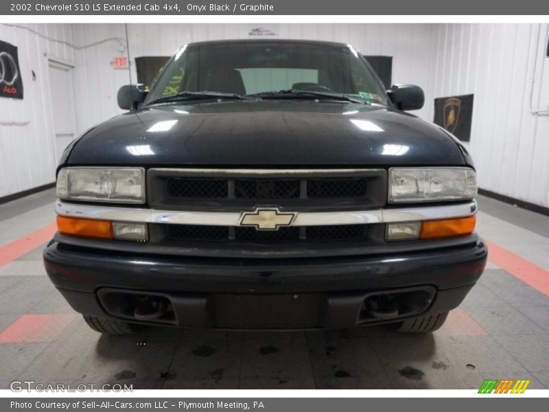 Onyx Black / Graphite 2002 Chevrolet S10 LS Extended Cab 4x4