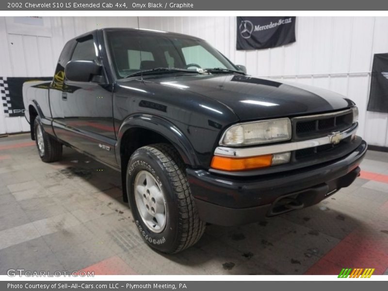 Onyx Black / Graphite 2002 Chevrolet S10 LS Extended Cab 4x4