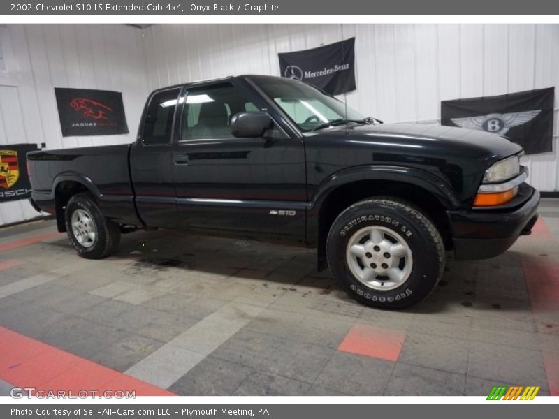 Onyx Black / Graphite 2002 Chevrolet S10 LS Extended Cab 4x4