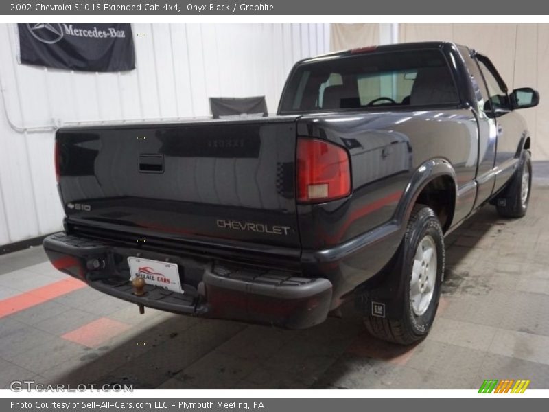 Onyx Black / Graphite 2002 Chevrolet S10 LS Extended Cab 4x4