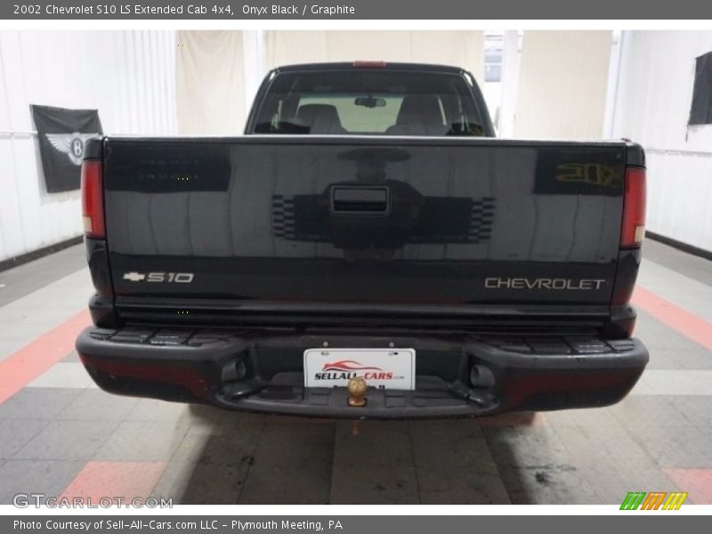Onyx Black / Graphite 2002 Chevrolet S10 LS Extended Cab 4x4