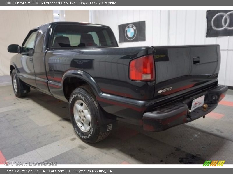 Onyx Black / Graphite 2002 Chevrolet S10 LS Extended Cab 4x4