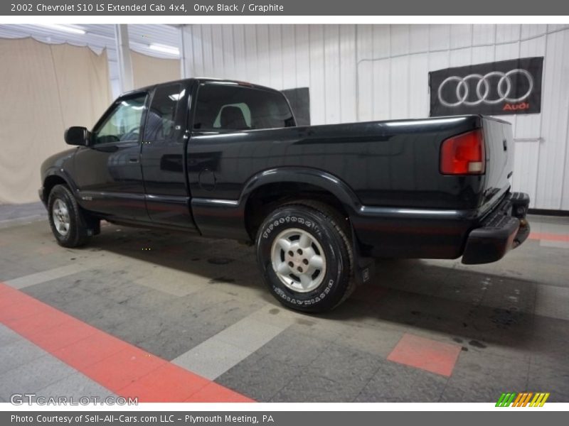 Onyx Black / Graphite 2002 Chevrolet S10 LS Extended Cab 4x4