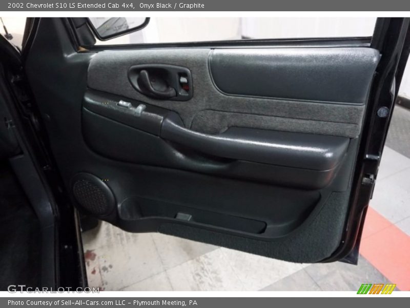 Onyx Black / Graphite 2002 Chevrolet S10 LS Extended Cab 4x4