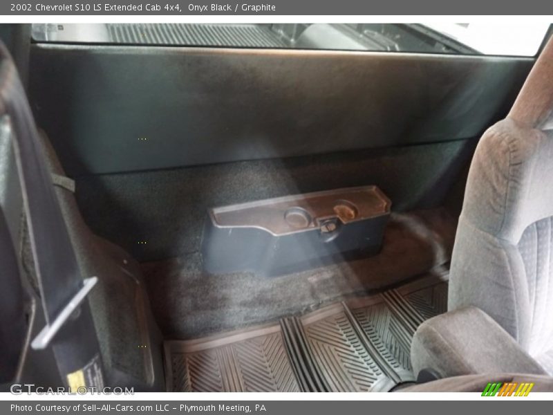 Onyx Black / Graphite 2002 Chevrolet S10 LS Extended Cab 4x4