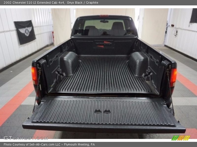 Onyx Black / Graphite 2002 Chevrolet S10 LS Extended Cab 4x4