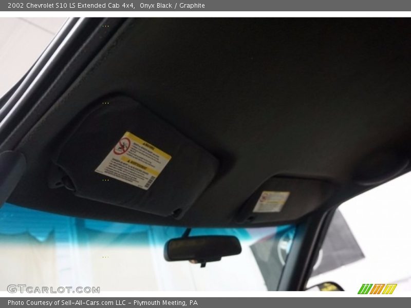 Onyx Black / Graphite 2002 Chevrolet S10 LS Extended Cab 4x4