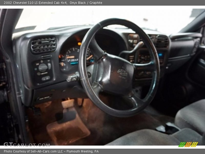 Onyx Black / Graphite 2002 Chevrolet S10 LS Extended Cab 4x4