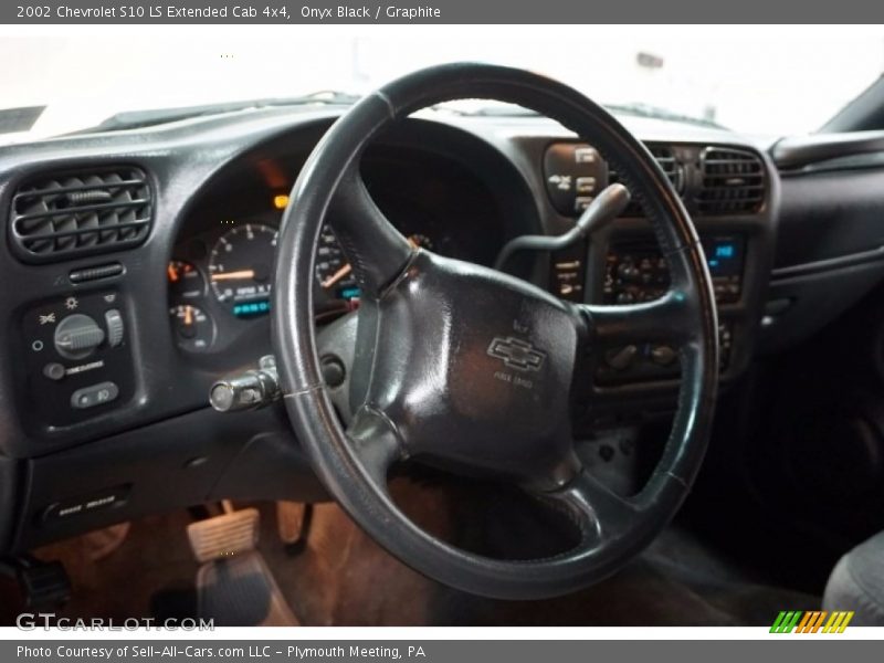 Onyx Black / Graphite 2002 Chevrolet S10 LS Extended Cab 4x4