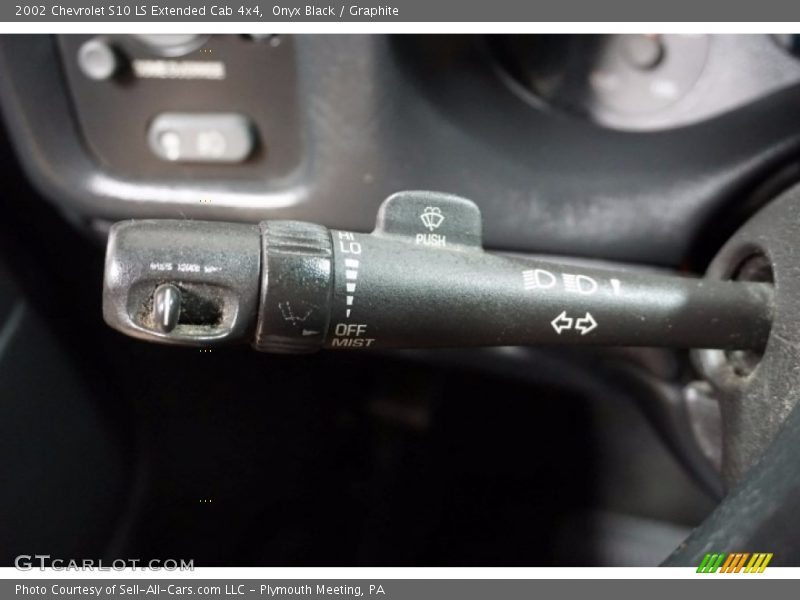Onyx Black / Graphite 2002 Chevrolet S10 LS Extended Cab 4x4