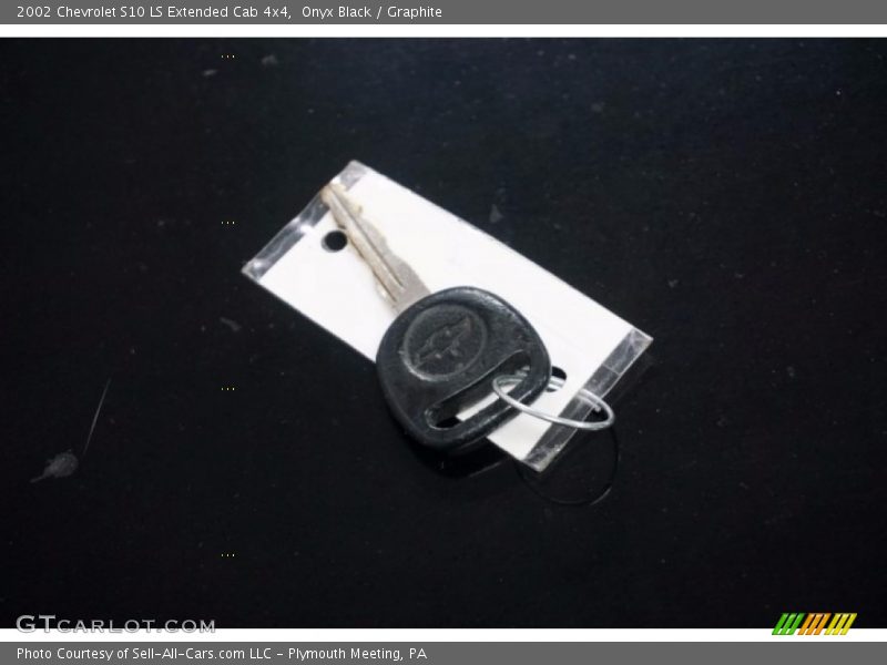 Onyx Black / Graphite 2002 Chevrolet S10 LS Extended Cab 4x4