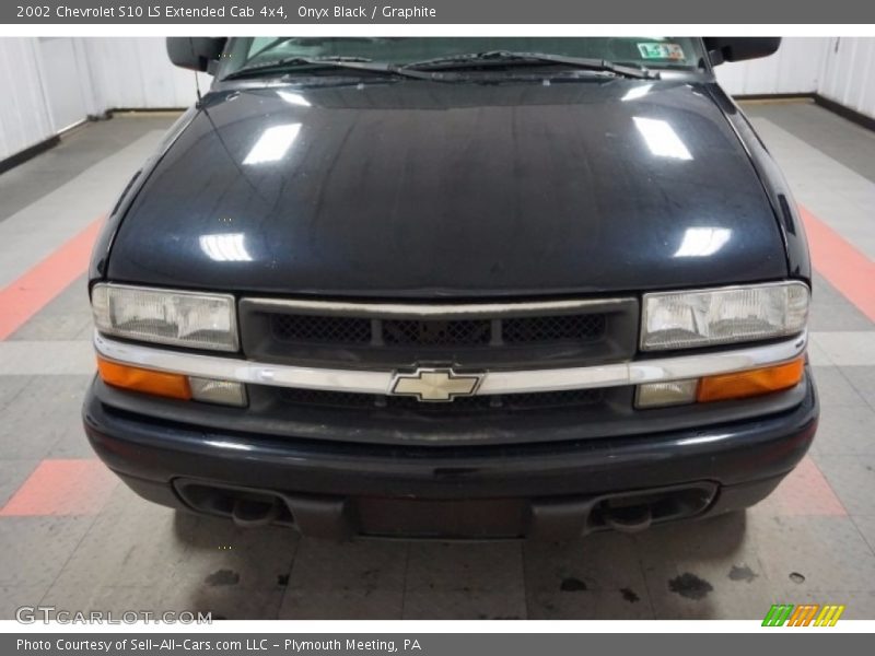 Onyx Black / Graphite 2002 Chevrolet S10 LS Extended Cab 4x4