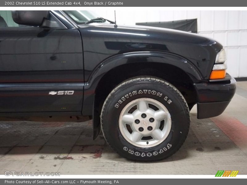Onyx Black / Graphite 2002 Chevrolet S10 LS Extended Cab 4x4
