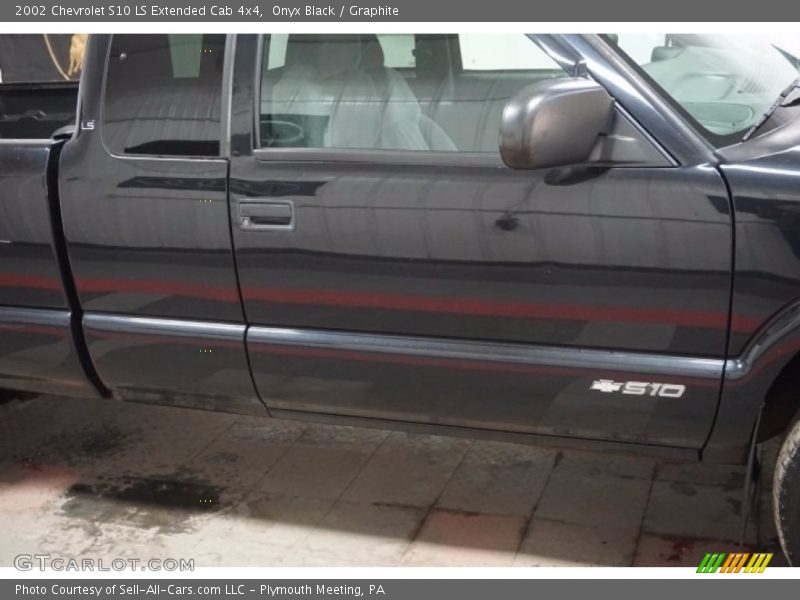 Onyx Black / Graphite 2002 Chevrolet S10 LS Extended Cab 4x4