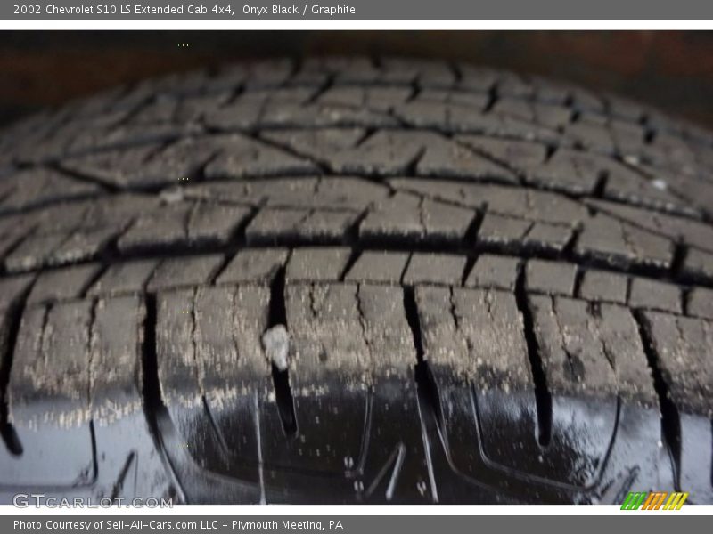 Onyx Black / Graphite 2002 Chevrolet S10 LS Extended Cab 4x4