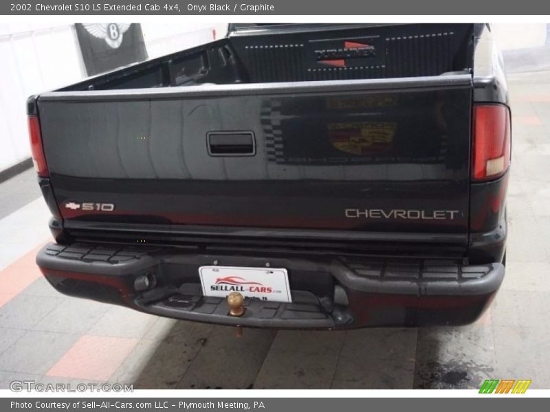 Onyx Black / Graphite 2002 Chevrolet S10 LS Extended Cab 4x4