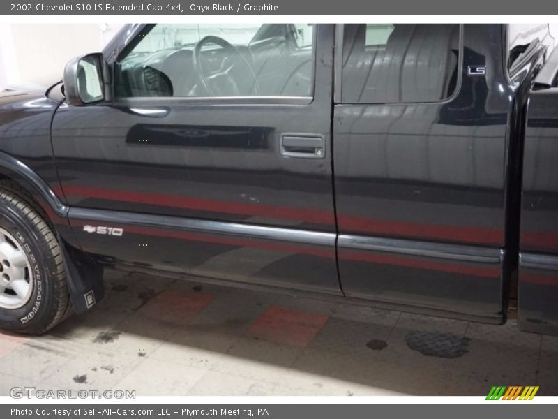 Onyx Black / Graphite 2002 Chevrolet S10 LS Extended Cab 4x4