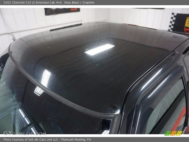 Onyx Black / Graphite 2002 Chevrolet S10 LS Extended Cab 4x4