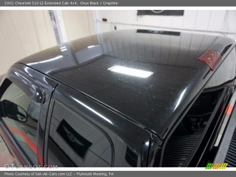 Onyx Black / Graphite 2002 Chevrolet S10 LS Extended Cab 4x4